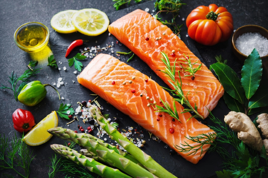 Chế độ ăn giàu omega-3 giúp cải thiện trí nhớ, khả năng học tập và giảm nguy cơ mắc các bệnh thoái hóa thần kinh như Alzheimer. 