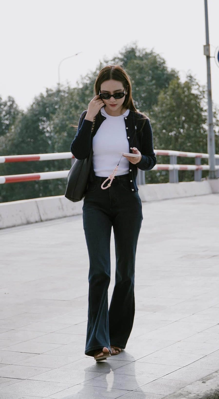 Chỉ cần sơ vin gọn gàng, bộ Shbet999 com đăng nhập liền mang lại cảm giác sang và tôn dáng rõ rệt.