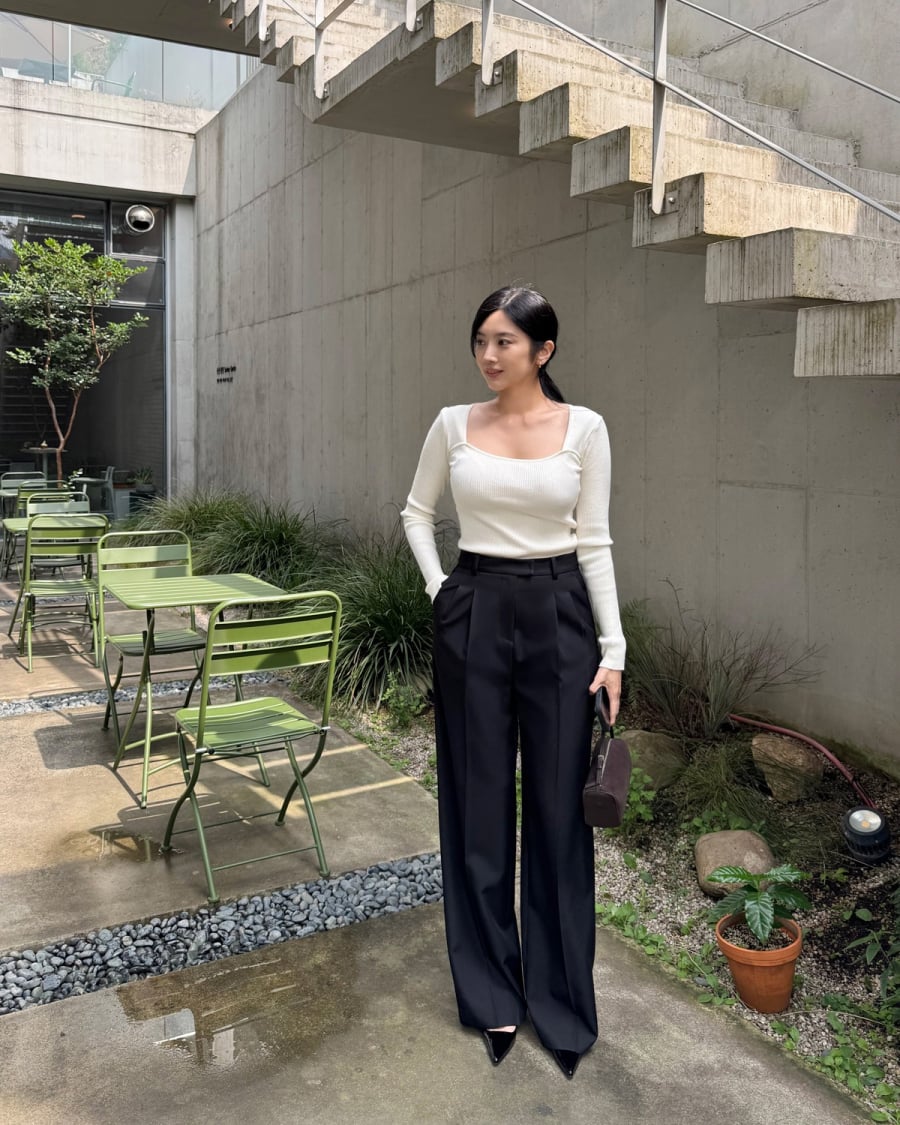 Công thức này luôn nằm trong danh sách yêu thích của giới văn phòng Hàn Quốc nhờ sự thanh lịch và dễ ứng dụng