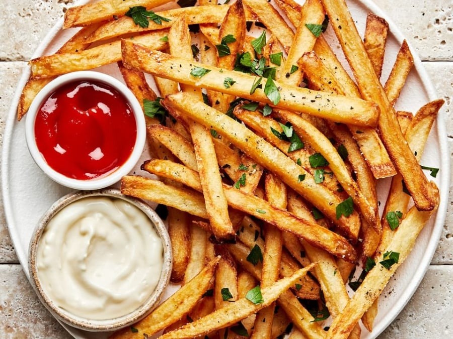 Khi khoai tây được làm thành khoai chiên, snack hay các sản phẩm chế biến sâu, những lợi ích dinh dưỡng ban đầu gần như biến mất. Ảnh minh họa