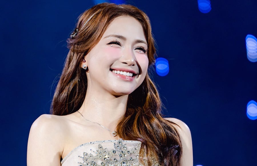 Nữ ca sĩ chia sẻ chu trình dưỡng da hằng ngày của mình chỉ gói gọn trong 5 bước cơ bản nhưng được thực hiện đều đặn, mang lại hiệu quả rõ rệt.