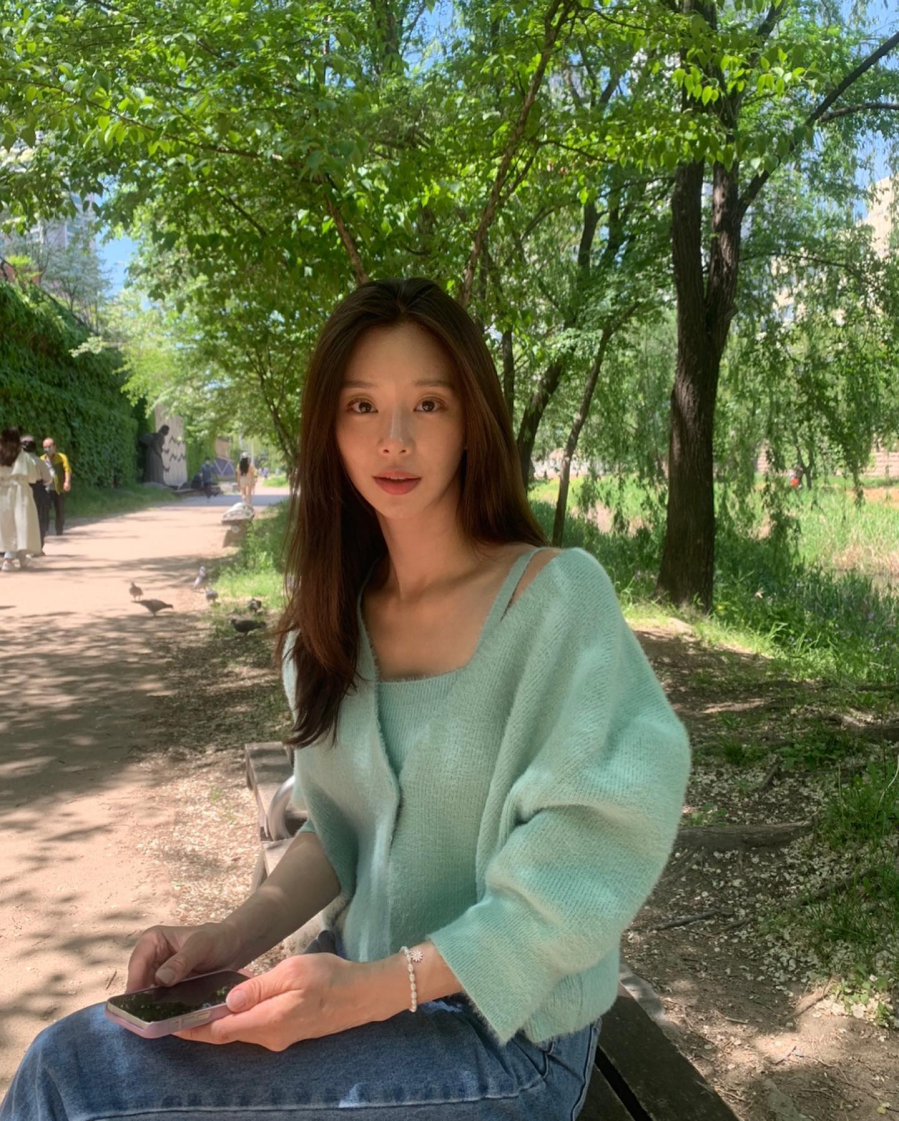 Đây là kiểu outfit lý tưởng cho những ngày muốn diện đẹp nhanh mà không cần suy nghĩ quá nhiều.