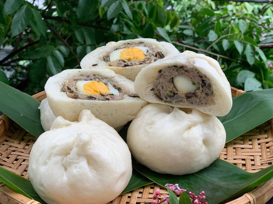 Để bữa sáng lành mạnh hơn, màn thầu hoặc bánh bao nên đi kèm các thực phẩm giàu protein như trứng luộc, đậu phụ. Ảnh minh họa