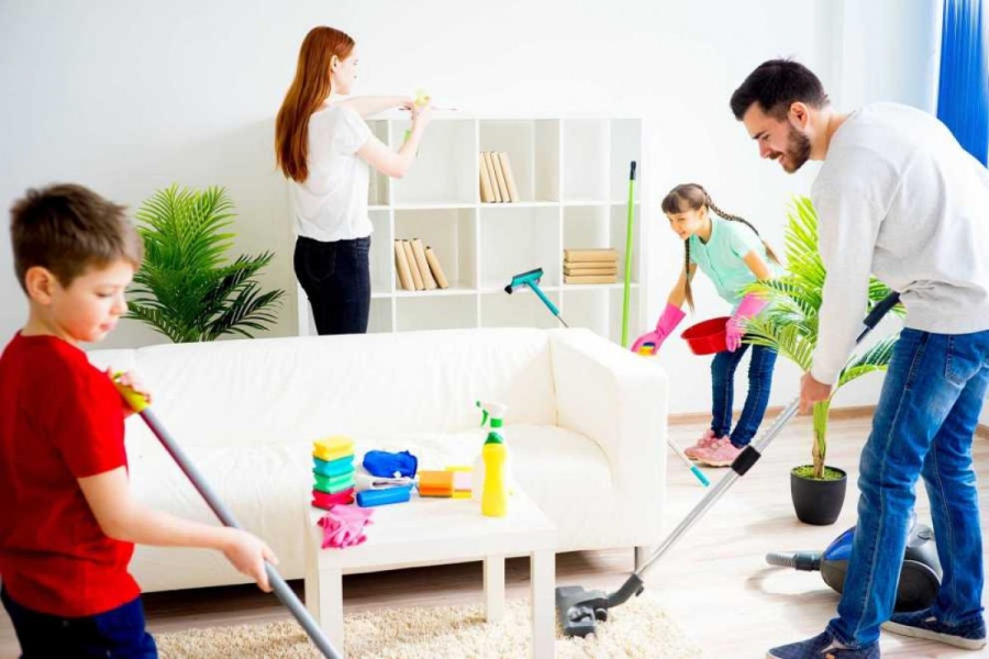 Khi tiến hành tổng vệ sinh, phong thủy khuyến nghị nguyên tắc “từ trong ra ngoài, từ trên xuống dưới”. Ảnh minh họa