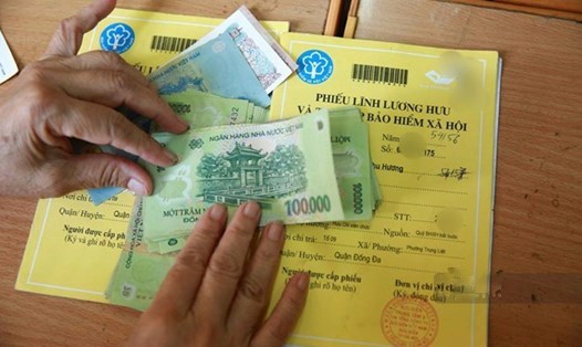 Đáng chú ý, từ năm 2026, Chính phủ được chủ động sử dụng nguồn tích lũy cho cải cách tiền lương nhằm bảo đảm thực hiện đầy đủ các chế độ: Tiền lương, Phụ cấp, Thu nhập theo quy định mới, Ngân sách trung ương ưu tiên điều chỉnh lương hưu năm 2026.