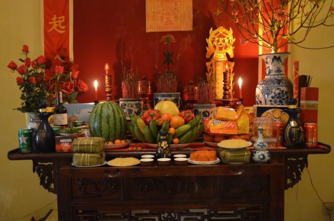 Nến đèn trên ban thờ cháy đều chứng tỏ vận khí đang tốt