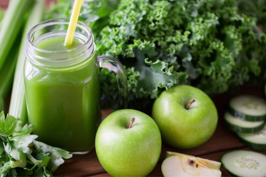 Nước ép cần tây táo
