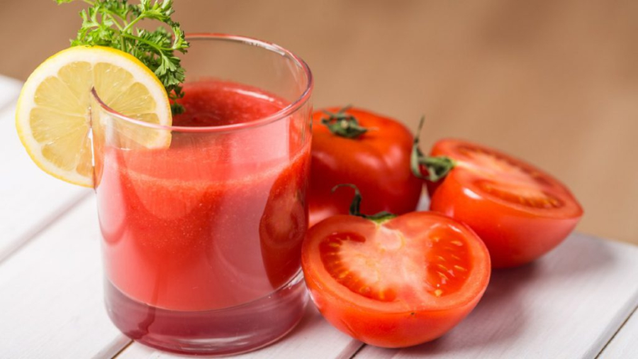 Vitamin C có trong cà chua giúp Mừng SHBET phiên bản mới 2025 trắng mịn, đẩy lùi vết đen của tàn nhang