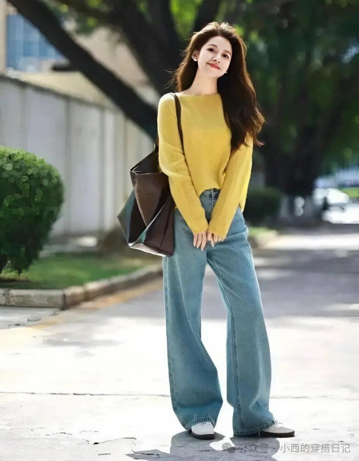 Nếu yêu thích sự trẻ trung, năng động, giày thể thao chính là lựa chọn lý tưởng để phối cùng quần ống rộng. 