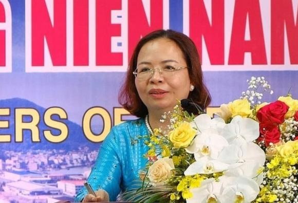Theo báo cáo Shbet800 tải ứng dụng hợp nhất quý II đã soát xét, trong 6 tháng đầu năm nay, bà Nguyễn Thị Thu Hương có tổng thu nhập hơn 6,4 tỷ đồng, tương đương trên 1 tỷ đồng/tháng, thấp hơn khoảng 400 triệu đồng/tháng so với cùng kỳ năm trước.    