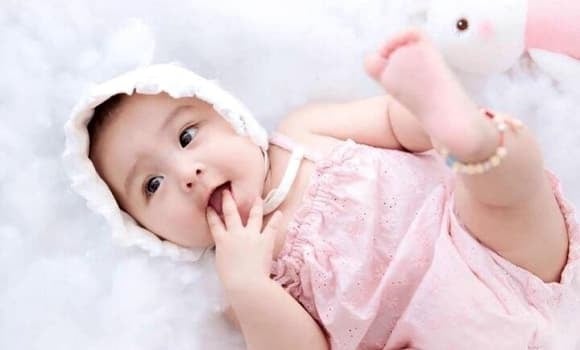 Theo Bộ luật Dân sự Việt Nam, công dân phải có họ tên bằng tiếng Việt hoặc tiếng dân tộc trong nước, đồng thời không được xâm phạm quyền và lợi ích hợp pháp của người khác.