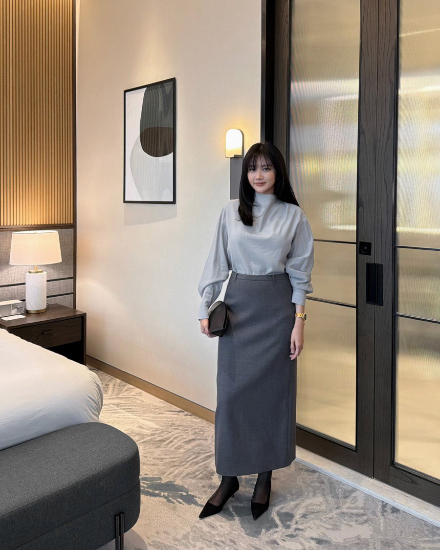 Phom váy thẳng, rơi tự nhiên giúp tổng thể Shbet999 com đăng nhập trở nên gọn gàng, kín đáo và dễ tạo cảm giác thanh thoát cho người mặc.