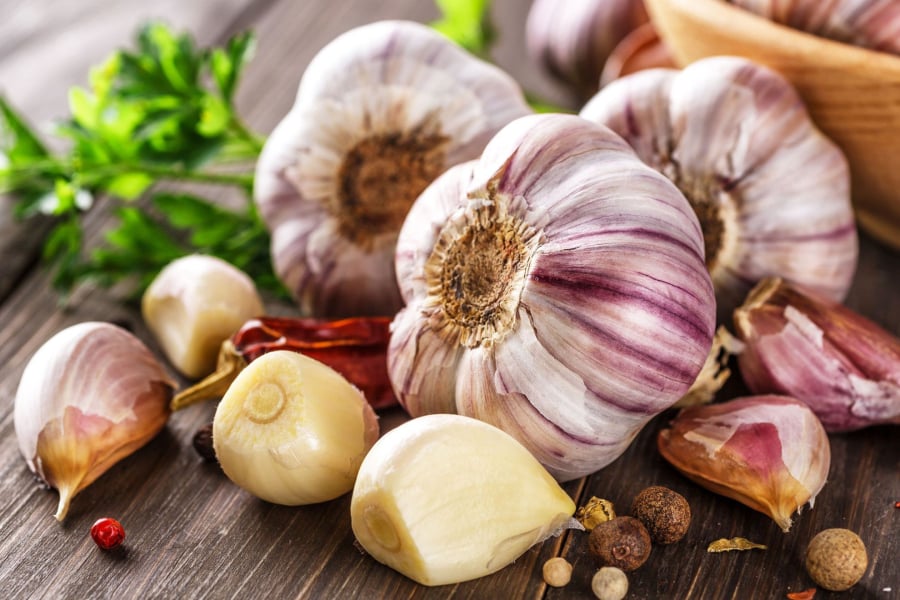 Cá diếc kỵ tỏi không nên dùng chung