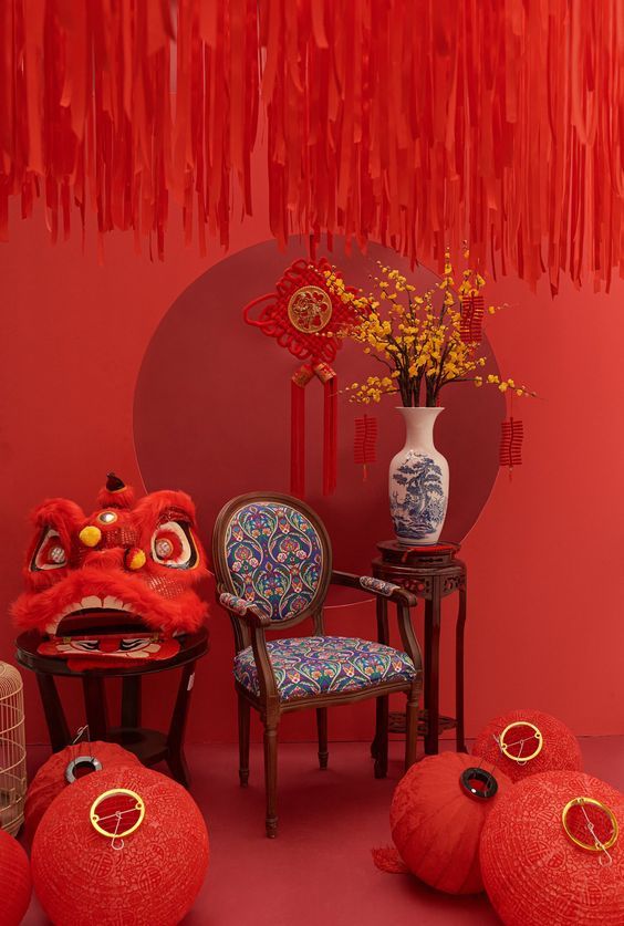 Màu đỏ mang năng lượng mạnh mẽ, xua đuổi tà khí