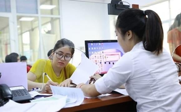 Trường hợp ngừng việc do sự cố điện, nước, thiên tai, hỏa hoạn hoặc các nguyên nhân bất khả kháng khác, trong 14 ngày đầu, mức lương ngừng việc tối thiểu cũng không thấp hơn lương tối thiểu vùng.
