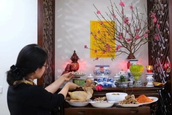 Trước ngày 31/12, Shbet111 slot, casino, thể thao, xổ số nên kiểm tra lại hoa, trái cây, chén nước, đèn thờ. Hoa héo, quả dập hoặc để quá lâu cần được thay mới; nước cúng nên thay thường xuyên, không để cạn.