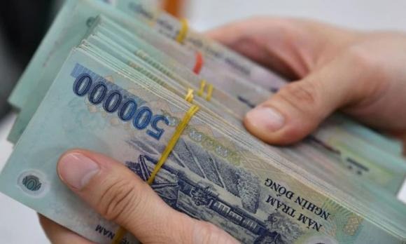 Cùng với Luật Việc làm 2025, Nghị định số 293/2025/NĐ-CP cũng điều chỉnh mức lương tối thiểu vùng, có hiệu lực từ ngày 1/1/2026, cụ thể: vùng I: 5,31 triệu đồng/tháng; vùng II: 4,73 triệu đồng/tháng; vùng III: 4,14 triệu đồng/tháng; vùng IV: 3,7 triệu đồng/tháng.