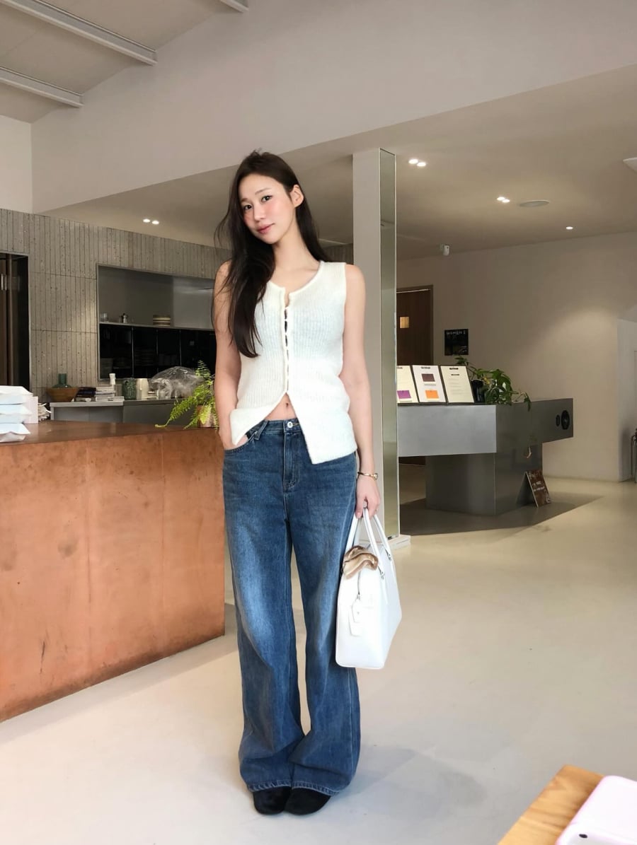 . Khi ưu tiên những thiết kế có phom dáng gọn gàng, đường cắt may chỉn chu, outfit sẽ trông sáng sủa và có chiều sâu hơn