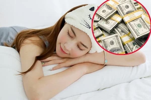 Mơ thấy nhận tiền: Báo hiệu tình duyên suôn sẻ, các mối quan hệ ngọt ngào, viên mãn.    