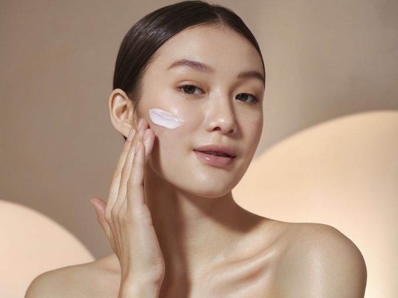 Nhiều người vẫn mặc định rằng da dầu và các sản phẩm chứa dầu là hai yếu tố đối nghịch, càng tránh càng tốt.