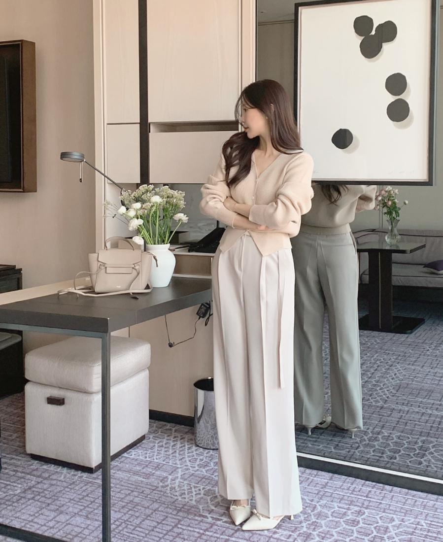 So với các gam màu tối quen thuộc, quần âu sáng mang lại cảm giác nhẹ nhàng, hiện đại và giúp tổng thể Shbet999 com đăng nhập trông trẻ trung hơn đáng kể.