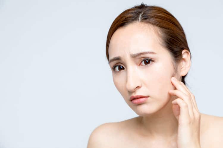 Việc tiêu thụ thường xuyên những thực phẩm này không chỉ ảnh hưởng đến cân nặng mà còn khiến da nhanh mất độ đàn hồi và trông kém tươi sáng.