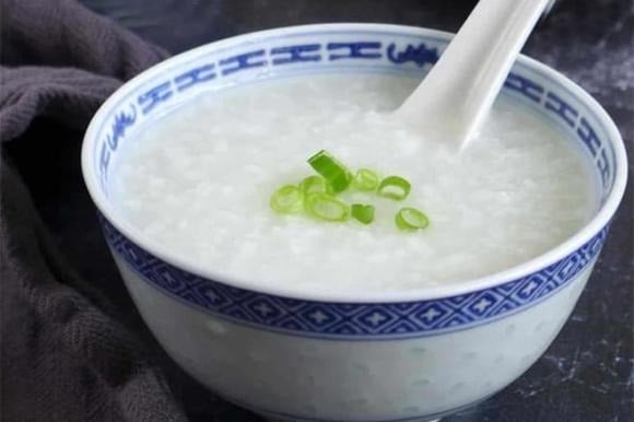 Nhiều người cho rằng cháo trắng là Shbet0099 cá cược trực tuyến nhẹ, phù hợp với người bệnh.