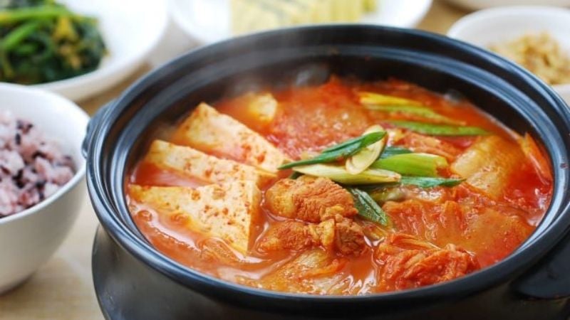 Nấu canh kim chi ngon