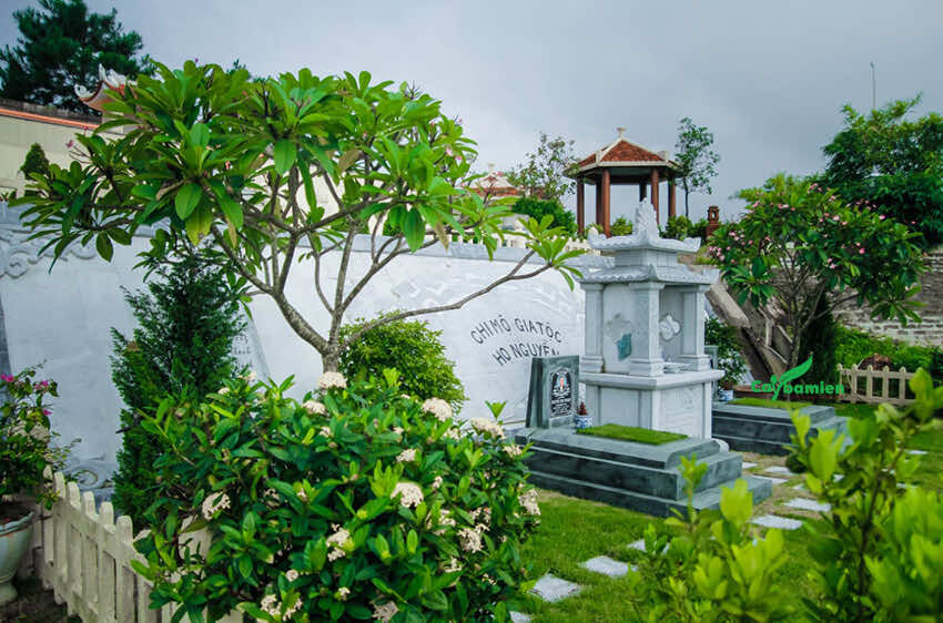 Giữ cho mộ phần sạch sẽ, cây cối xanh tốt, hài hòa với thiên nhiên chính là cách để nối dài phúc khí, giúp gia đạo an yên, con cháu làm ăn thuận lợi, Shbet16 chơi game trực tuyến ổn định qua nhiều thế hệ.