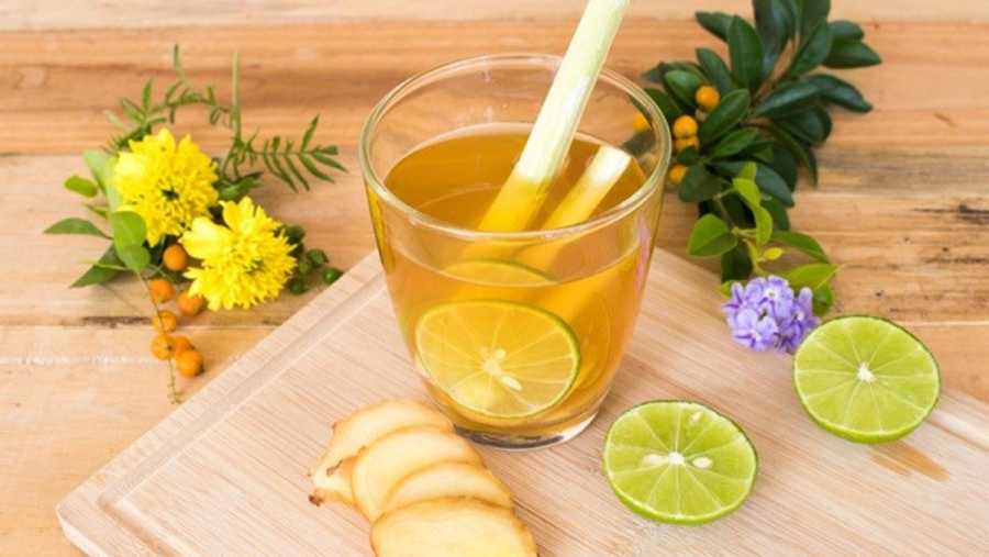 Nhờ hàm lượng vitamin C dồi dào, chanh góp phần thúc đẩy quá trình tổng hợp collagen – yếu tố quan trọng giúp da duy trì độ đàn hồi và săn chắc.