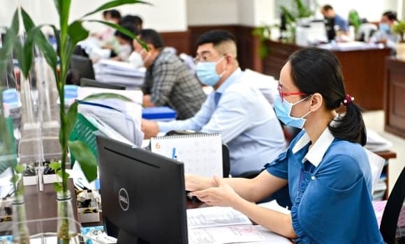 Theo đó, cán bộ, công chức, viên chức được tặng “Bằng khen của Thủ tướng Chính phủ” sẽ được nhận mức tiền thưởng là 2.340.000 đồng x 3,5, tương đương 8.190.000 đồng.    