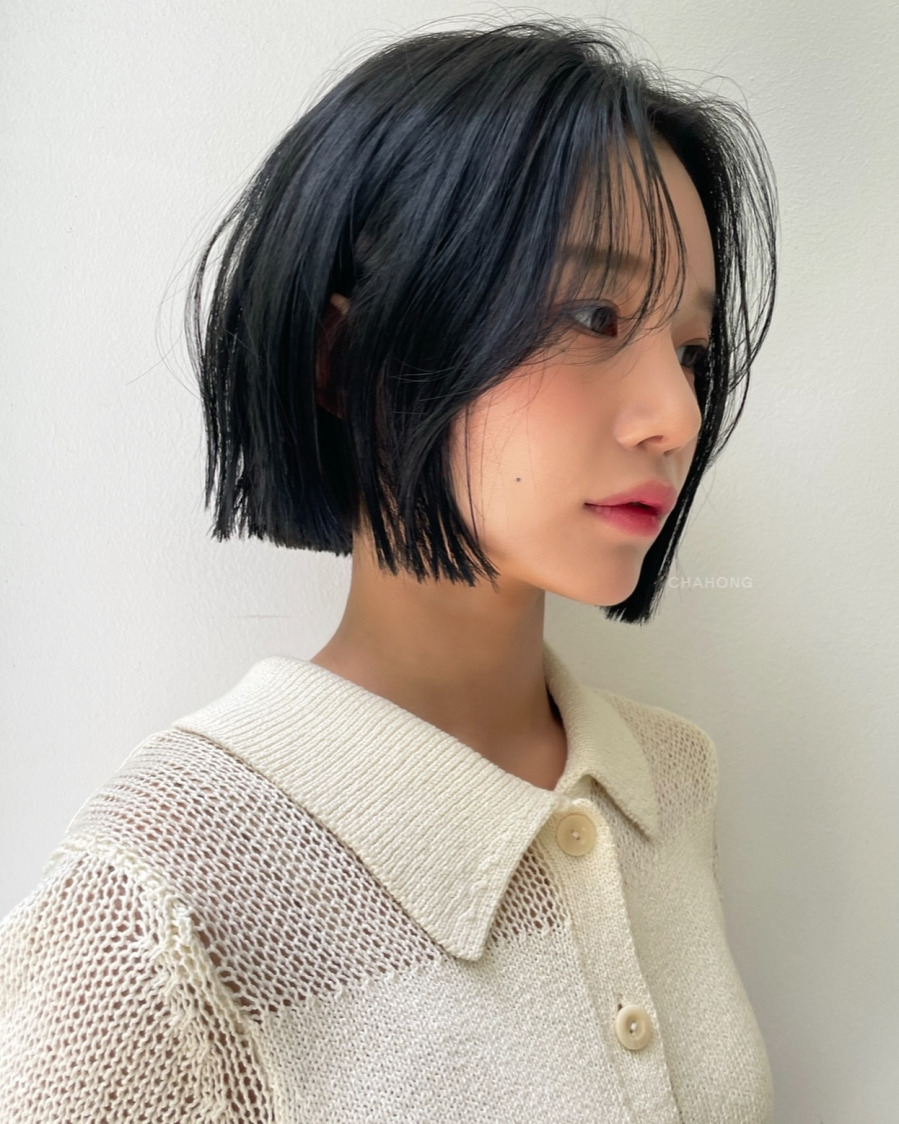 Dù là bob thẳng hay bob uốn nhẹ, màu đen vẫn giữ được nét tinh tế, phù hợp với môi trường công sở và những ai yêu thích phong cách trưởng thành.