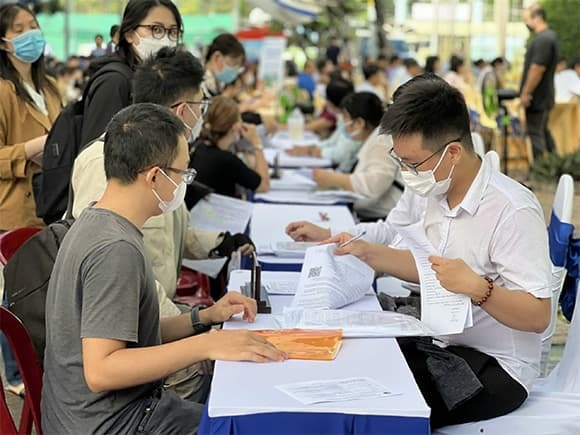Đã đóng bảo hiểm thất nghiệp từ đủ 12 tháng trở lên trong thời gian 24 tháng trước khi chấm dứt hợp đồng lao động, hợp đồng làm việc hoặc chấm dứt làm việc theo quy định của pháp luật. 