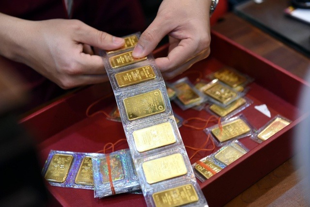 Sáng 24.1, giá vàng trong nước tiếp tục leo thang và thiết lập những mốc kỷ lục mới.