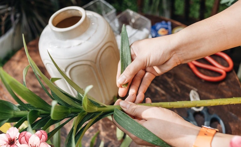 Mẹo cắm hoa cứng cáp, thơm ngào ngạt 1 tuần vẫn tươi như mới