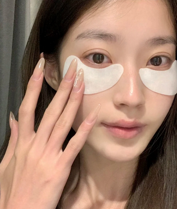 https://thanhnienviet.vn/khong-can-spa-tien-trieu-28-tuoi-toi-duong-trang-ngua-nam-nho-cach-nay-20926012410571543.htm