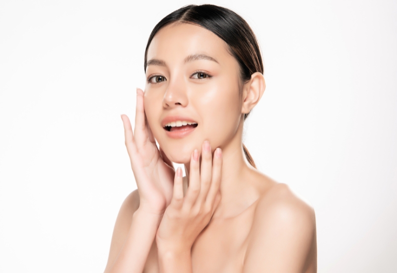 Điều quan trọng là không để mặt nạ khô hoàn toàn trên da và luôn bổ sung độ ẩm sau khi sử dụng để tránh mất nước.    
