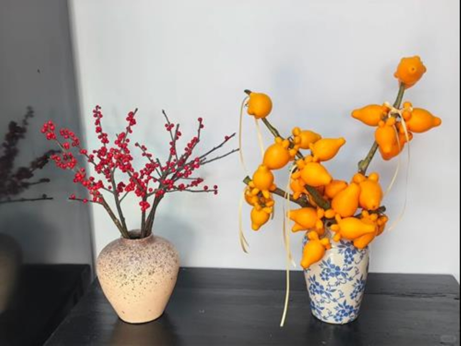 Khi bạn chưng một bình ngũ đại đồng đường, tức là bạn đang mời gọi ngũ phúc lâm môn – năm cánh cửa may mắn cùng mở ra để đón chào Shbet111 slot, casino, thể thao, xổ số bạn.