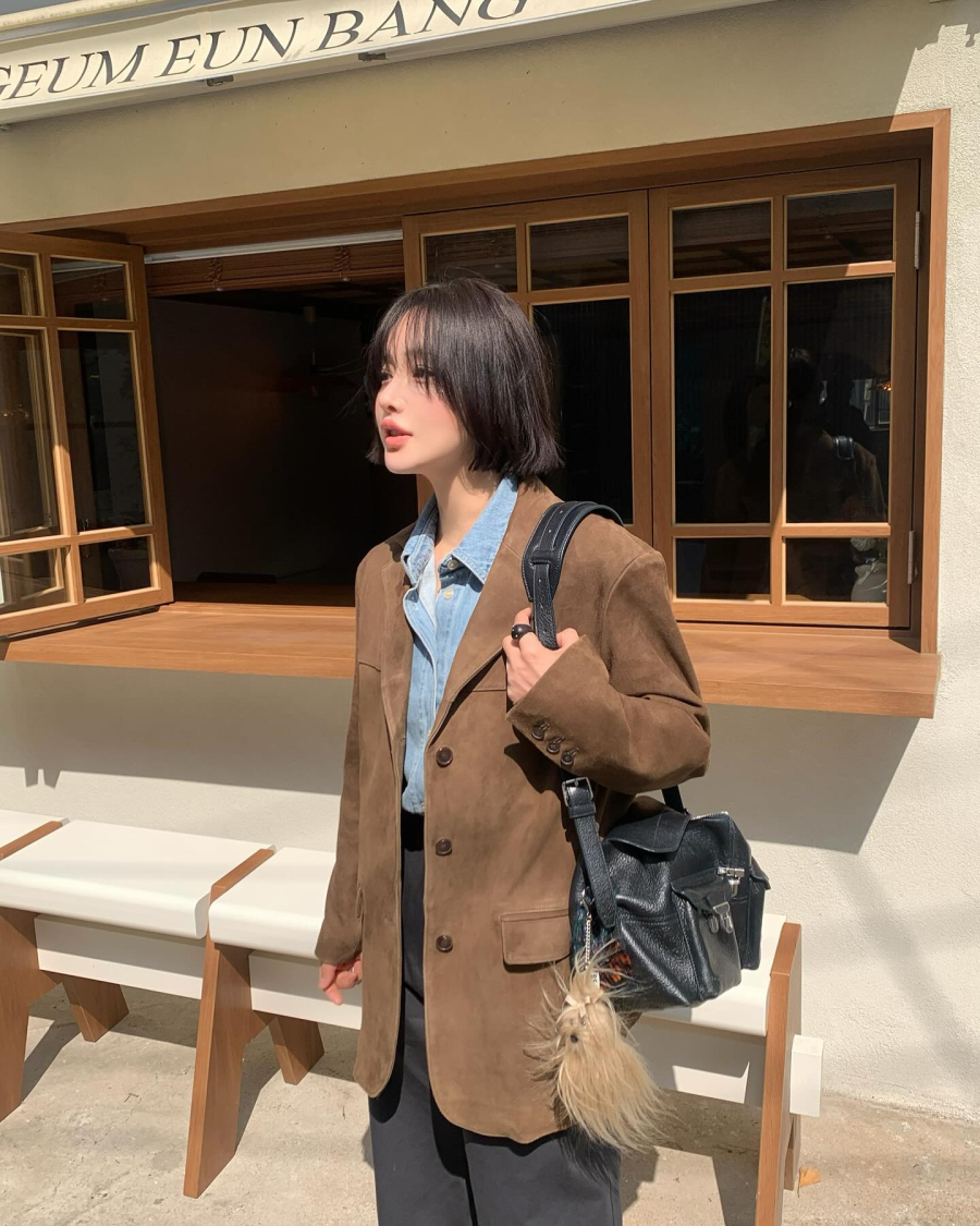  Những thiết kế blazer có phom đứng, đường cắt gọn gàng cùng gam màu trung tính hoặc pastel nhẹ giúp tổng thể Shbet999 com đăng nhập trở nên hài hòa và phù hợp với không khí đầu năm.    