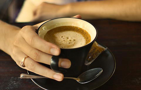 Giấc ngủ không chỉ phụ thuộc caffeine mà còn do thói quen sinh hoạt.