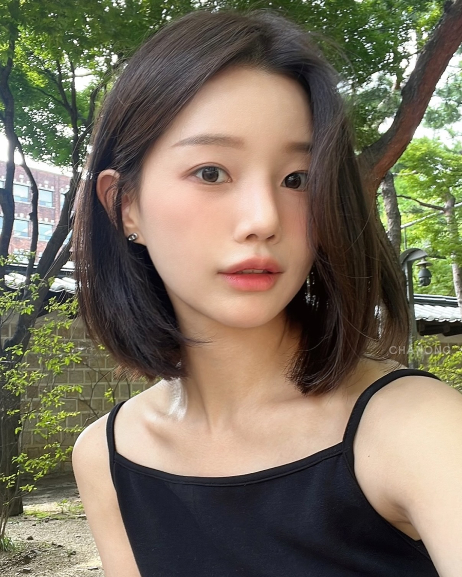 Kiểu tóc này đặc biệt phù hợp với những ai yêu thích phong cách tối giản nhưng vẫn muốn giữ nét mềm mại, nữ tính cho diện mạo ngày Tết.