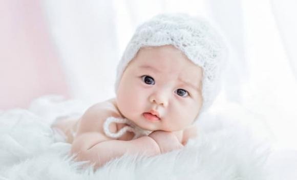 Trẻ mang quốc tịch Việt Nam bắt buộc phải có tên bằng tiếng Việt hoặc tiếng dân tộc trong nước.