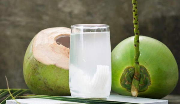 Nước dừa tươi giàu kali và các chất điện giải tự nhiên, giúp Sh88bet đăng ký miễn phí bù nước nhanh chóng.