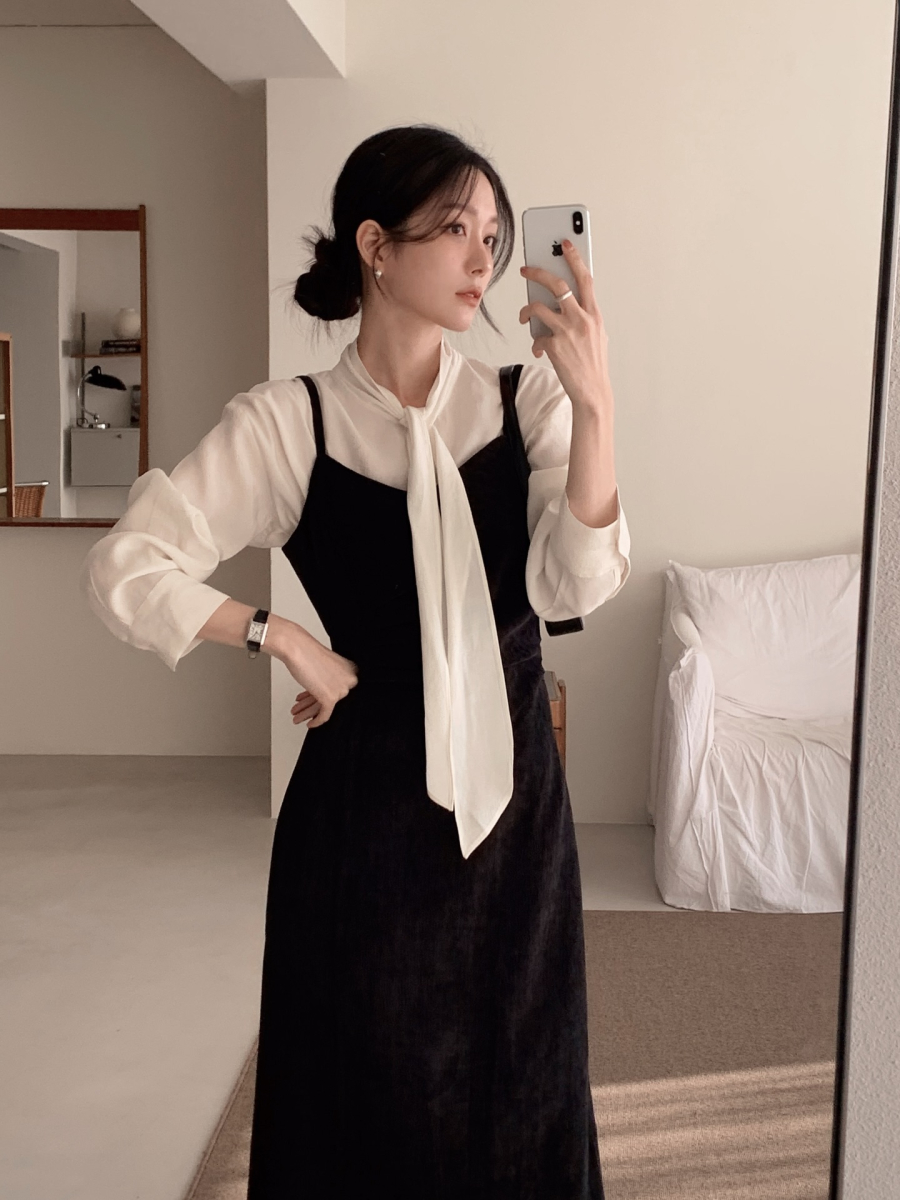 Phom váy thường suông hoặc ôm nhẹ, giúp che khuyết điểm tốt và mang lại sự thoải mái khi mặc. 