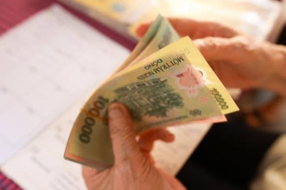 Tùy từng trường hợp cụ thể, mức tiền lương được tạm ứng và thời điểm tạm ứng sẽ có quy định và cách áp dụng khác nhau.