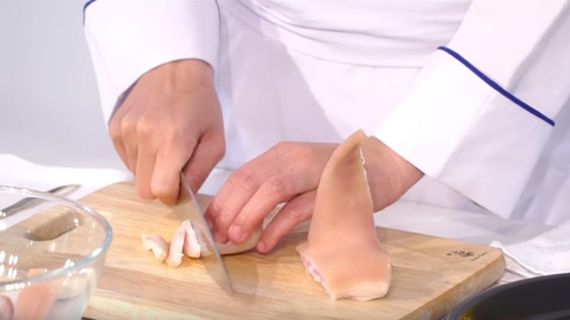 Tai heo cắt sợi