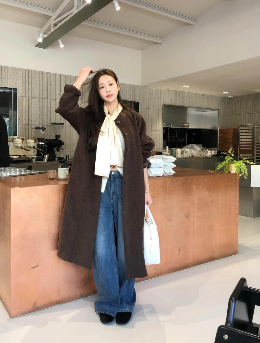 Dù xu hướng thay đổi liên tục, quần jeans vẫn luôn giữ vị trí vững chắc trong tủ đồ ngày Tết.