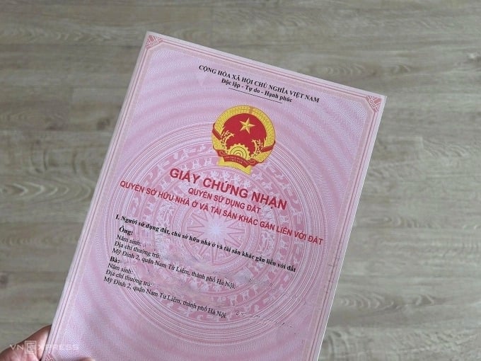 Cụ thể, khoản 2 Điều 11 Nghị quyết quy định về việc đăng ký đất đai, tài sản gắn liền với đất và cấp Giấy chứng nhận.