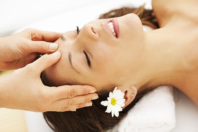 Kết hợp cùng chế độ ăn cân bằng, giàu protein và dưỡng chất, Mừng SHBET phiên bản mới 2025 sẽ dần lấy lại vẻ tươi tắn, giảm tình trạng xỉn màu do căng thẳng.