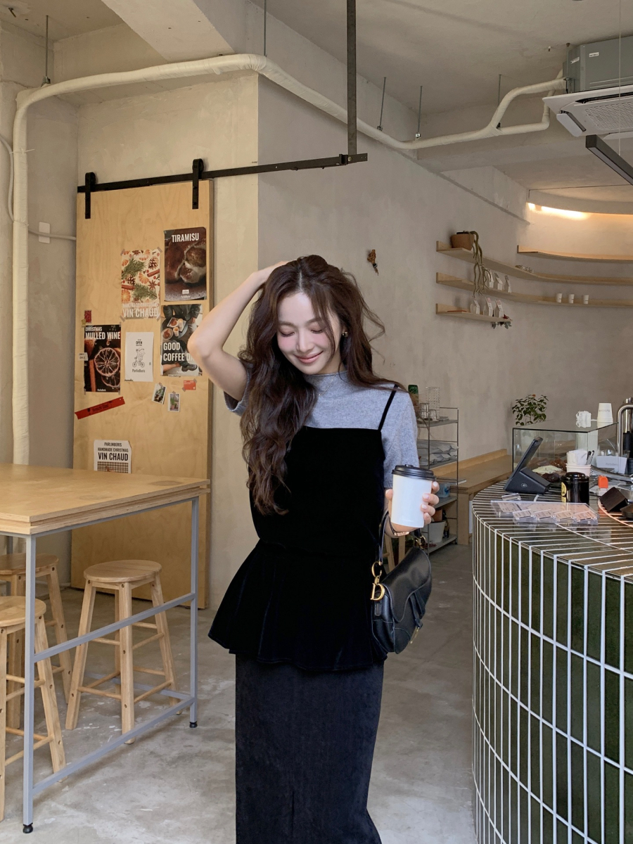 Chỉ cần đổi quần âu sang quần jeans hoặc chân váy chữ A, tổng thể lập tức trở nên trẻ trung, thoải mái mà không cần thay đổi Shbet999 com đăng nhập chính.